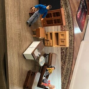 Dollhouseuse furniturere and dolls